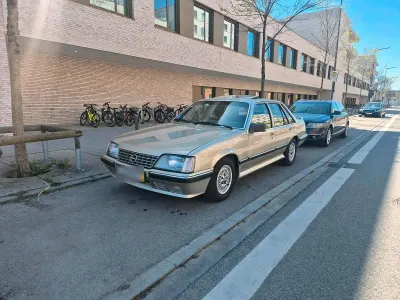 Begagnad Opel Senator 180 HK (132 kW) 1986 Grön Sedan