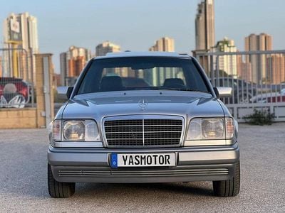 Usata Mercedes E320 200 CV (147 kW) 1995 Argento Berlina