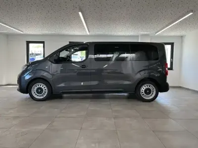 Neu Opel Vivaro-e Combi 179 PS (131 kW) 2026 Silber Van / Kleinbus