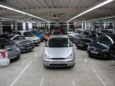 Usata Ford Focus Ghia 101 CV (74 kW) 2004 Grigio Berlina