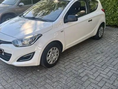 Brugt Hyundai i20 Edition 86 HK (63 kW) 2013 Hvid Hatchback