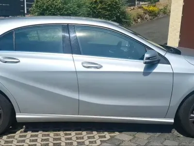 Gebraucht Mercedes A180 122 PS (89 kW) 2013 Silber Kleinwagen