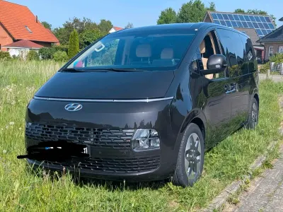 Gebraucht Hyundai Staria Prime 177 PS (130 kW) 2023 Braun Van / Kleinbus