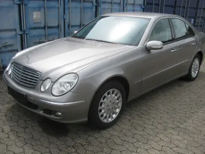 Gebraucht Mercedes E220 150 PS (110 kW) 2005 Silber Limousine