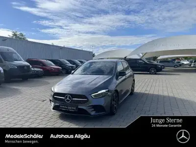 Gebraucht Mercedes B200 AMG 163 PS (119 kW) 2025 Lack mountaingrau (metallic) Kleinwagen