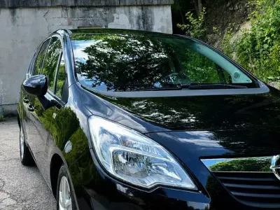 Gebraucht Opel Meriva 101 PS (74 kW) 2010 Schwarz Van / Kleinbus