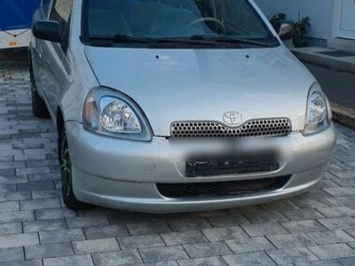 gebraucht Toyota Yaris 1.3 продаю машину