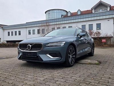 Gebraucht Volvo V60 Core 253 PS (186 kW) 2022 Grau Kombi