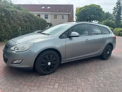 Gebraucht Opel Astra Eco 101 PS (74 kW) 2012 Silber Kombi