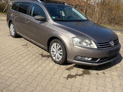 Second-hand VW Passat Highline 140 CP (102 kW) 2011 Maro Break
