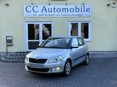Gebraucht Skoda Fabia Ambition 60 PS (44 kW) 2012 Silber Limousine
