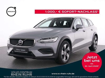 Gebraucht Volvo V60 CC Plus 197 PS (144 kW) 2023 Vapour grey / metallic Kombi