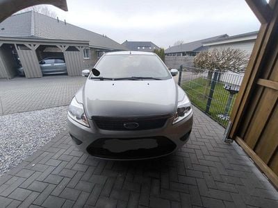 Gebraucht Ford Focus 100 PS (73 kW) 2010 Silber Limousine