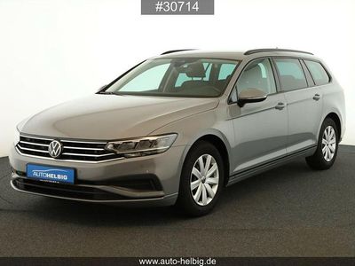Gebraucht VW Passat 122 PS (89 kW) 2023 Mondsteingrau Kombi