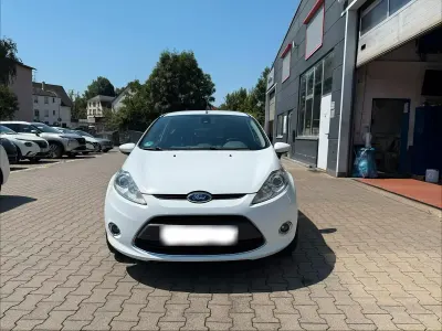 Gebraucht Ford Fiesta 120 PS (88 kW) 2009 Weiß Kleinwagen