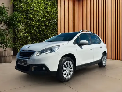 Gebraucht Peugeot 2008 Active 120 PS (88 kW) 2013 Lack weiss banquise/typ aussen SUV