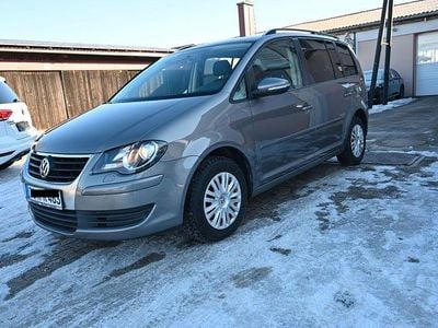 Grau Gebraucht 2010 VW Touran Freestyle Van / Kleinbus | 5.500 € (Etwas zu teuer)