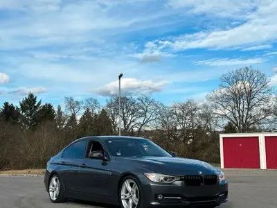 Usata BMW 318 Sport Line 143 CV (105 kW) 2013 Grigio Berlina