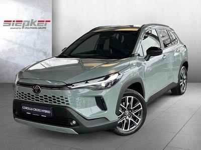 Grün Neu 2025 Toyota Corolla Cross SUV | 37.777 € (Teuer)