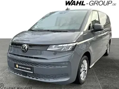 Käytetty VW Multivan Basis 150 HP (110 kW) 2023 Harmaa Tila-auto