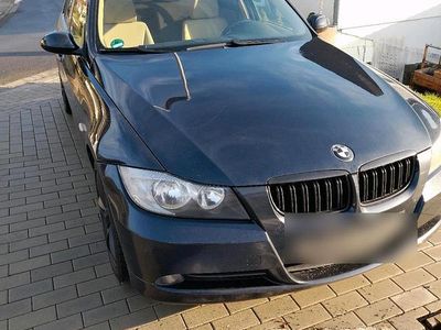 Blau Gebraucht 2006 BMW 320 Limousine | 3.999 € (Fairer Preis)