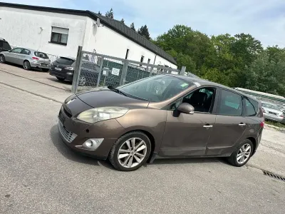 Gebraucht Renault Scénic III Luxe 150 PS (110 kW) 2009 Braun Van / Kleinbus