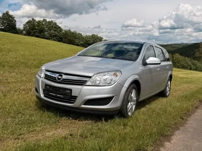 Gebraucht Opel Astra Edition 116 PS (85 kW) 2010 Silber Kombi