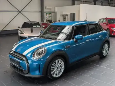 Używany Mini Cooper Classic 136 KM (100 kW) 2023 Niebieski Hatchback