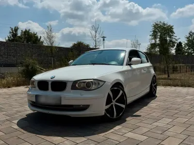 Gebraucht BMW 118 143 PS (105 kW) 2011 Weiß Kleinwagen