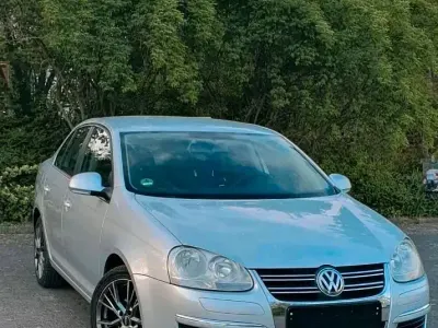 Gebraucht VW Jetta 102 PS (75 kW) 2005 Grau Limousine