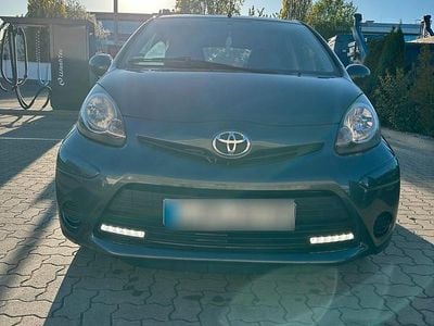 Brugt Toyota Aygo 68 HK (50 kW) 2013 Grå Hatchback