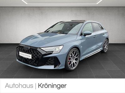 Neu Audi RS3 Sport 400 PS (294 kW) 2025 Grau Limousine