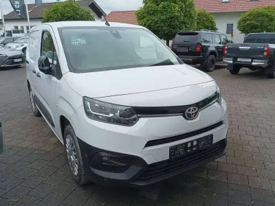 Gebraucht Toyota Proace City City 102 PS (75 kW) 2023 Icy white Van / Kleinbus