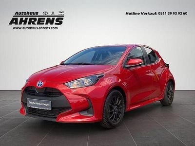 Gebraucht Toyota Yaris Hybrid Comfort 116 PS (85 kW) 2022 Karminarot metallic (metallic) Kleinwagen
