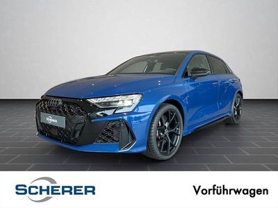 Blau Gebraucht 2025 Audi RS3 Sport Limousine | 69.330 € (Etwas zu teuer)