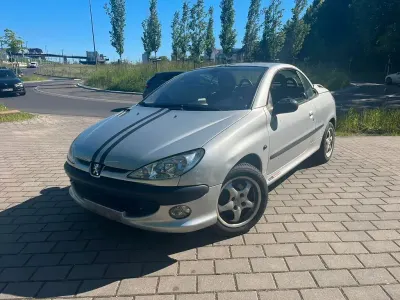 Gebraucht Peugeot 206 CC Platinum 109 PS (80 kW) 2002 Silber Cabrio