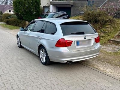 Gebraucht BMW 318 143 PS (105 kW) 2010 Silber Kombi