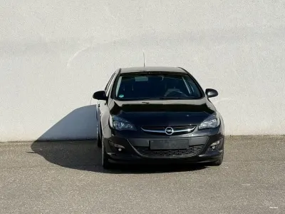 Second-hand Opel Astra Energy 131 CP (96 kW) 2014 Negru Berlinǎ