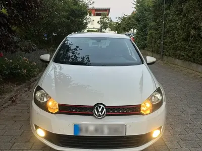 Gebraucht VW Golf VI 122 PS (89 kW) 2010 Weiß Kleinwagen