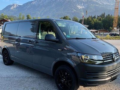 Gebraucht VW Transporter 150 PS (110 kW) 2018 Grau Van