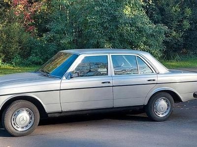 Gebraucht Mercedes 250 140 PS (102 kW) 1980 Grau Limousine