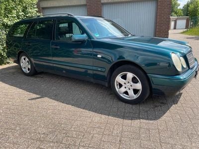Mercedes E200