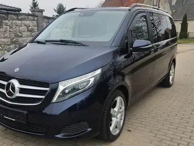 Gebraucht Mercedes V220 Edition 163 PS (119 kW) 2017 Blau Van / Kleinbus