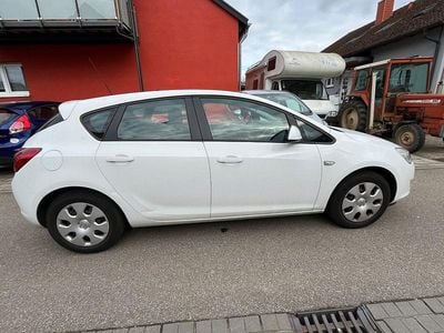 Gebraucht Opel Astra Design Edition 101 PS (74 kW) 2012 Weiß Limousine