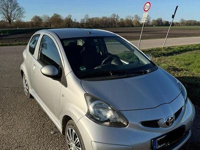 Brugt Toyota Aygo 68 HK (50 kW) 2006 Sølv Hatchback
