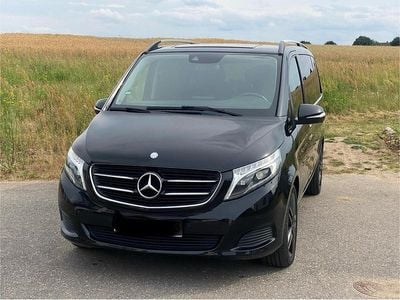 Mercedes V220