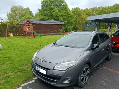 Używany Renault Mégane Bose Edition 131 KM (96 kW) 2011 Szary Sedan/Limuzyna