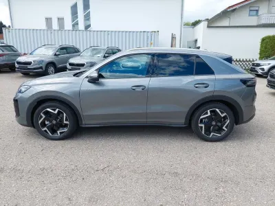 Neu VW T-Roc R-line 150 PS (110 kW) 2026 Wolfgrey metallic SUV