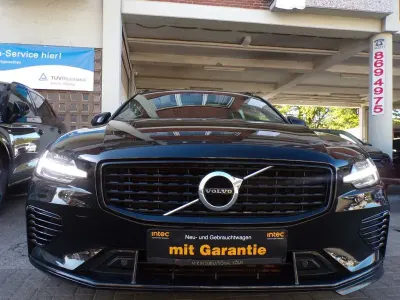 Usado Volvo V60 R-Design 341 HP (250 kW) 2021 Preto Carrinha