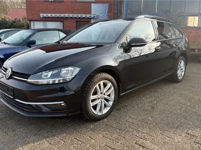 Gebraucht VW Golf VII Comfortline 115 PS (84 kW) 2019 Schwarz Kombi